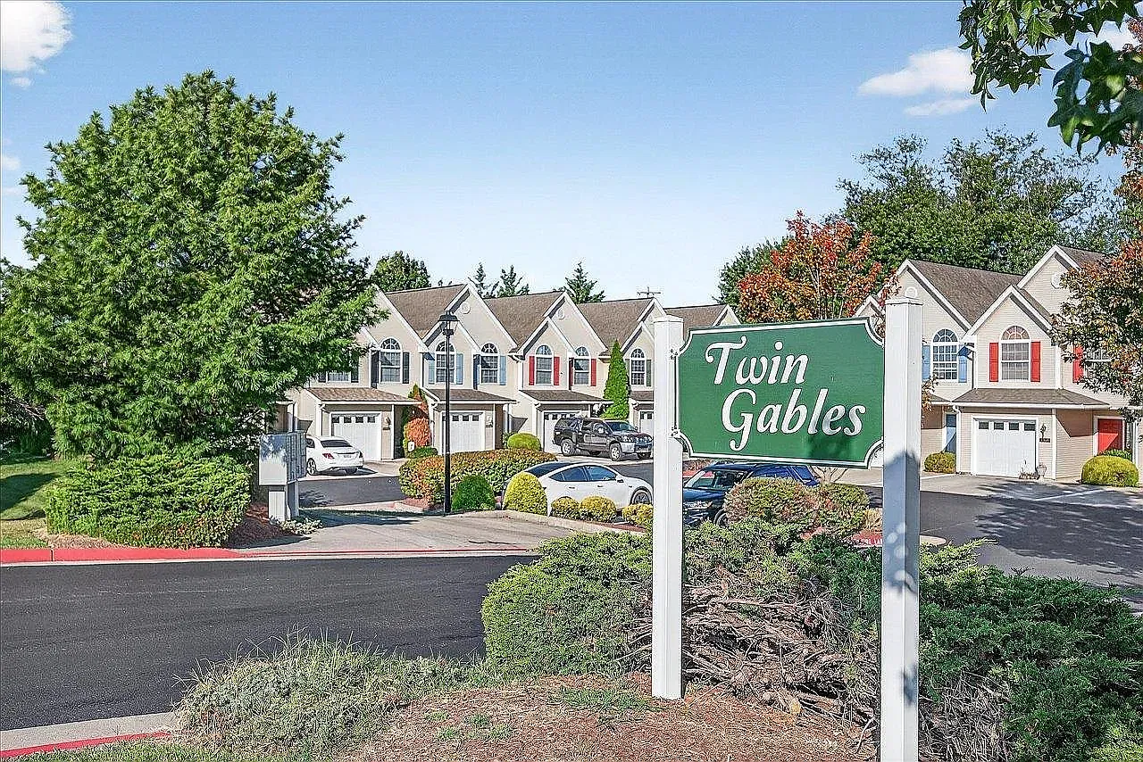 3 bed, 1360 sqft, $1,850 — Photo 2