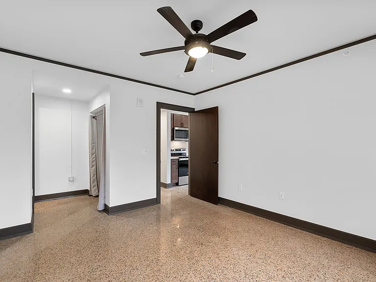 Concordia 27 Apartments - Free 1G Internet & Parking — Photo 42