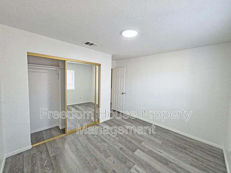 670 Bourbon St #2 — Photo 27