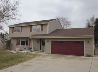 6541 Hill Ridge Dr, Greendale, WI 53129