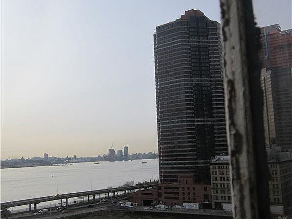 2nd image of 5 Tudor City Pl APT 524