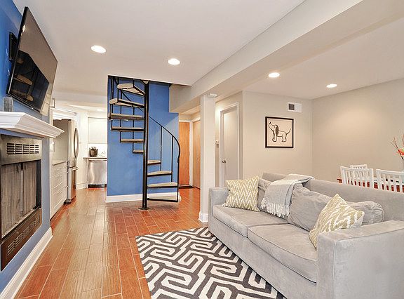 5th image of 3430 N Elaine Pl