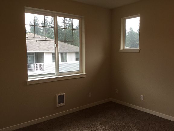 2nd image of 1683 Burnside Pl #93338366