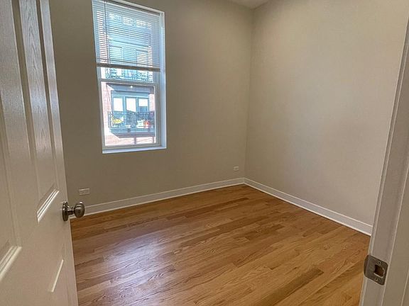 4th image of 2058 N California Ave #2R
