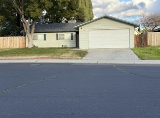 1954 Hoyt Ln, Manteca, CA 95336