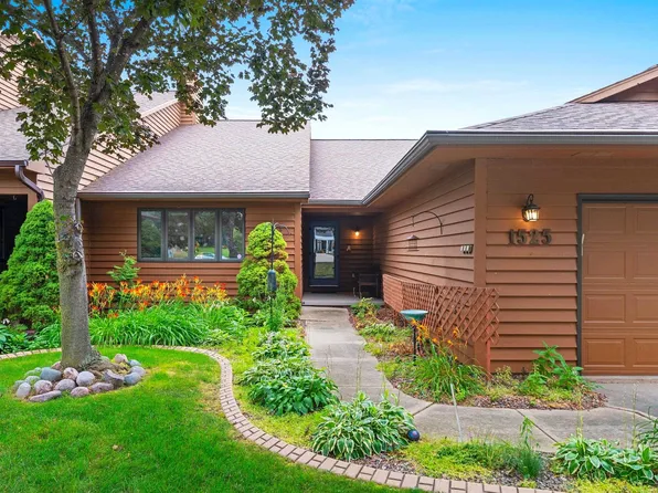 1525 N Bay Highlands Dr, Green Bay, WI 54311