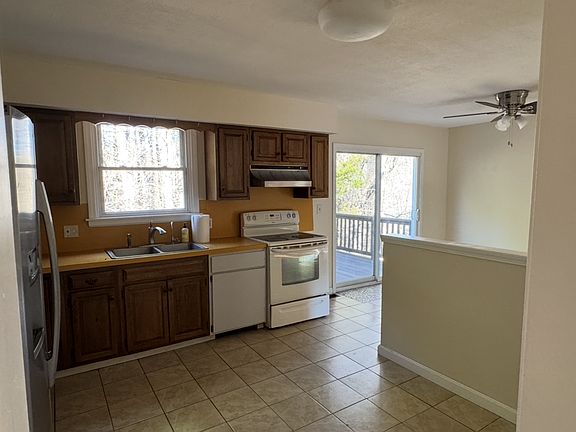 2nd image of 664 Bay Rd