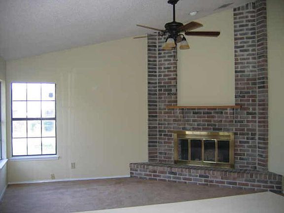 5th image of 1043 Eagle Dr