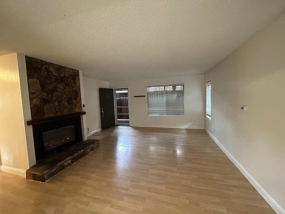 5th image of 3713 Aspen Ave #1