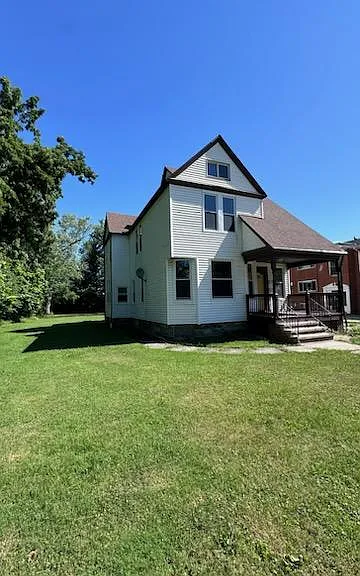 157 E Bridge St — Photo 3