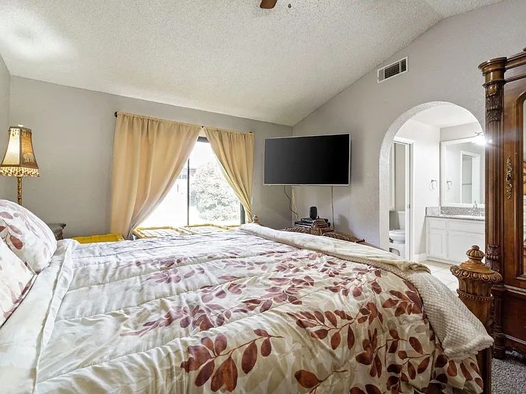 1050 E Fallbrook Ave — Photo 15