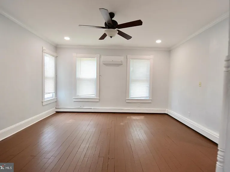 205 Oakley St #2 — Photo 6