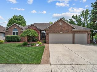 47030 Rockwood Dr, Macomb, MI 48044