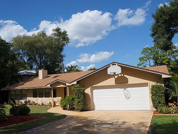 Beautiful home new landscape