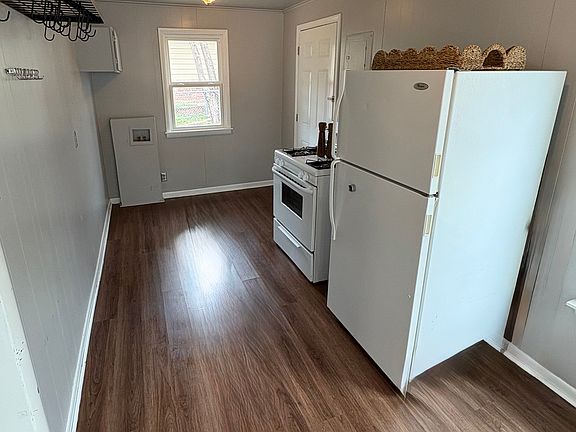 5th image of 1130 E Moman Ave