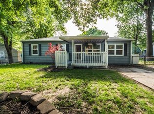 404 SW Mission Rd, Lees Summit, MO 64063