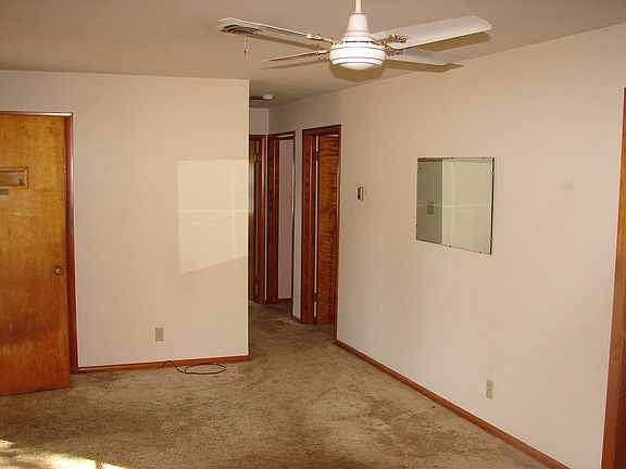3rd image of 922 N Roosevelt Ave