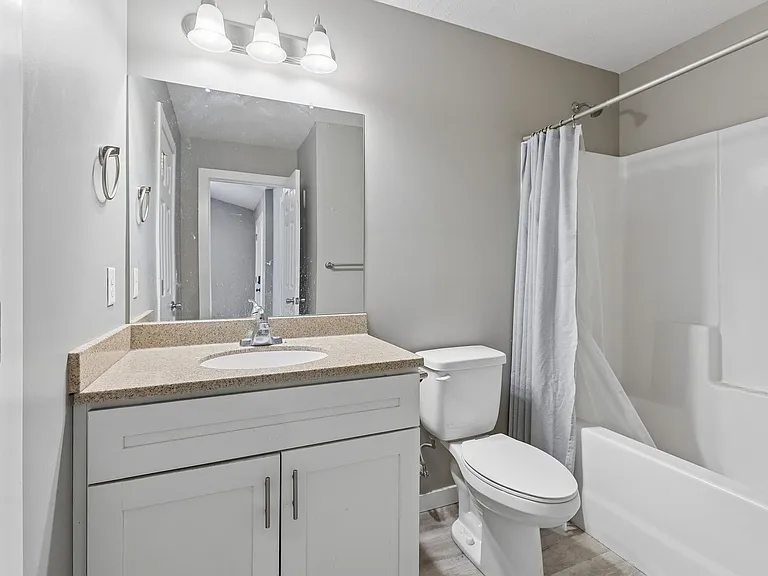 1073 N 170th Ter — Photo 15