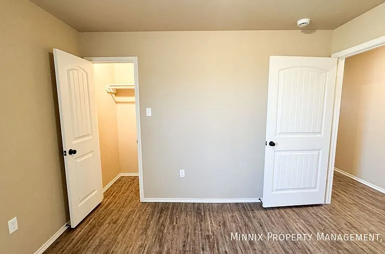 2516 N Avenue O — Photo 9