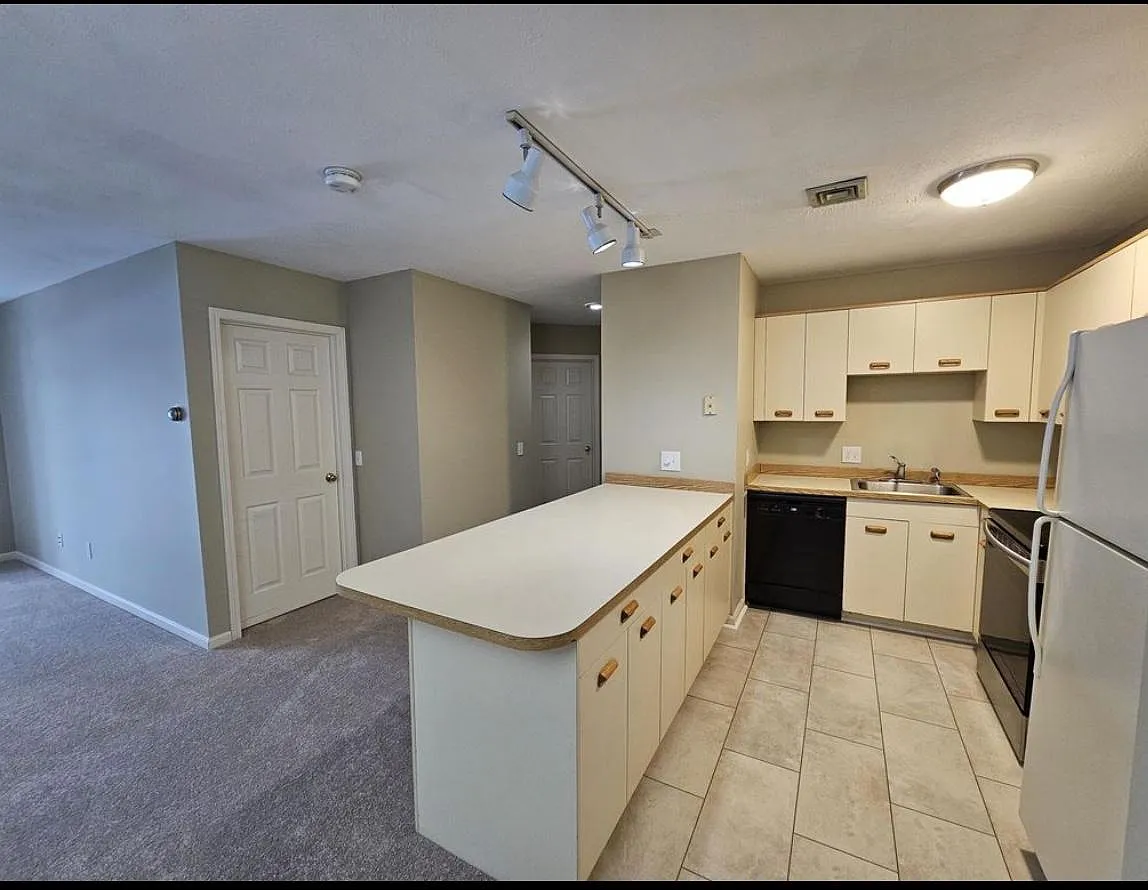 2 bed, 864 sqft, $2,000 — Photo 1