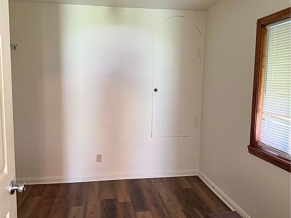3rd image of 109 Reed St