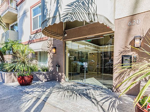 3rd image of 620 S Gramercy Pl APT 202
