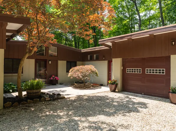 120 Highwoods Drive, Guilford, CT 06437