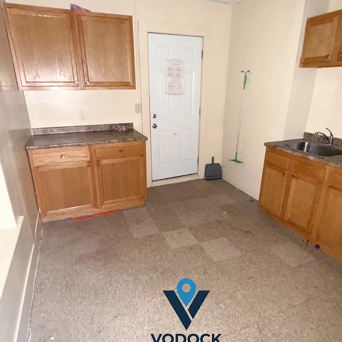 3 bed, 1000 sqft, $1,900 — Photo 1