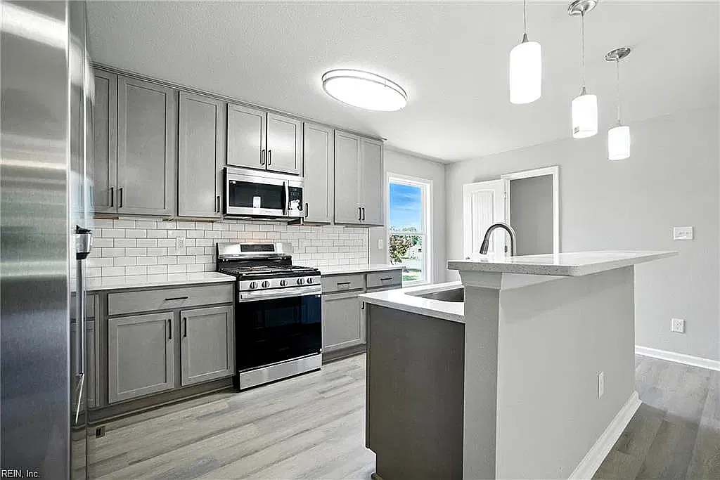 3 bed, 3.5 bath, 1770 sqft, $2,450 — Photo 3