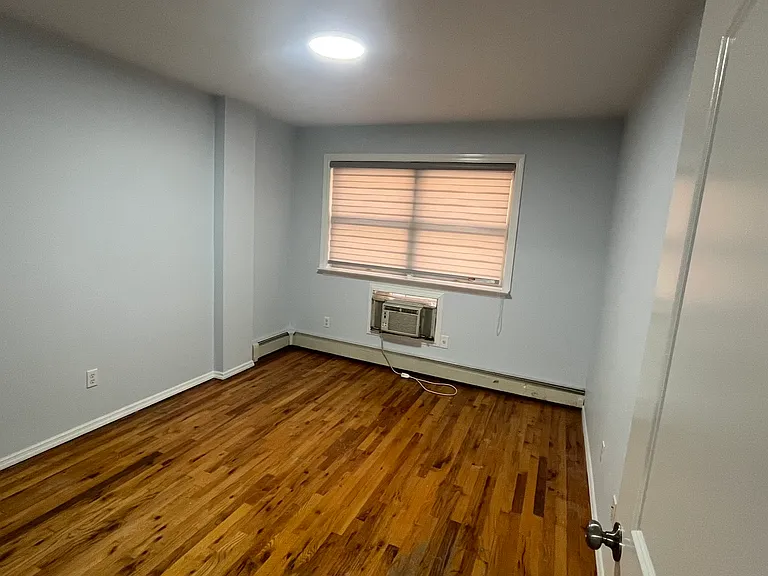 Bay 38 St — Photo 9