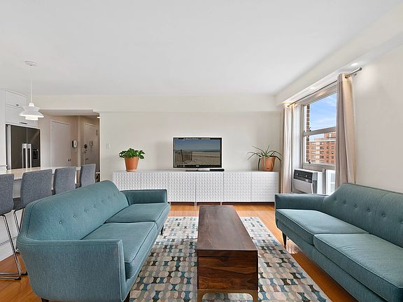2nd image of 100 La Salle St APT 17F