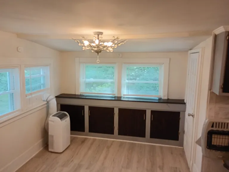 304 W Burwell St — Photo 16