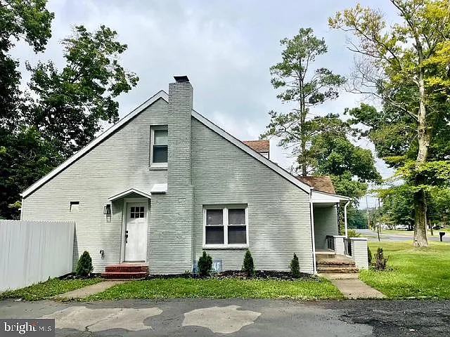 4 bed, 2058 sqft, $3,600 — Photo 2