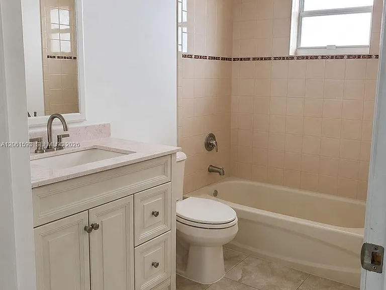 1627 NW 18th St #310 — Photo 11