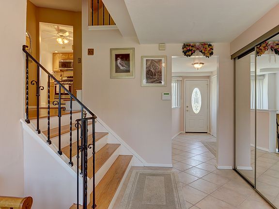 4th image of 4 Dawn Ln