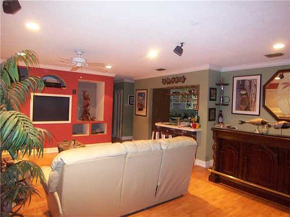 3rd image of 9410 Nassau Dr