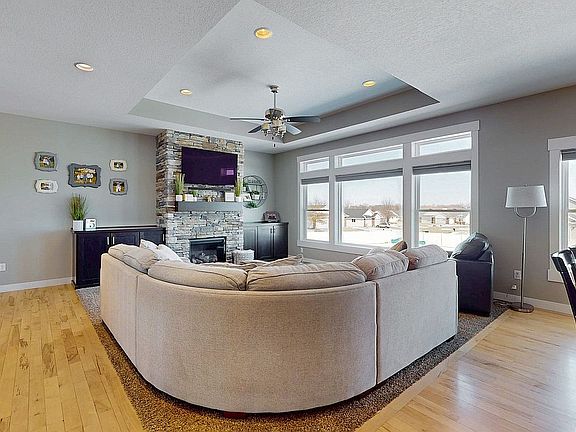 5th image of 618 Main St S