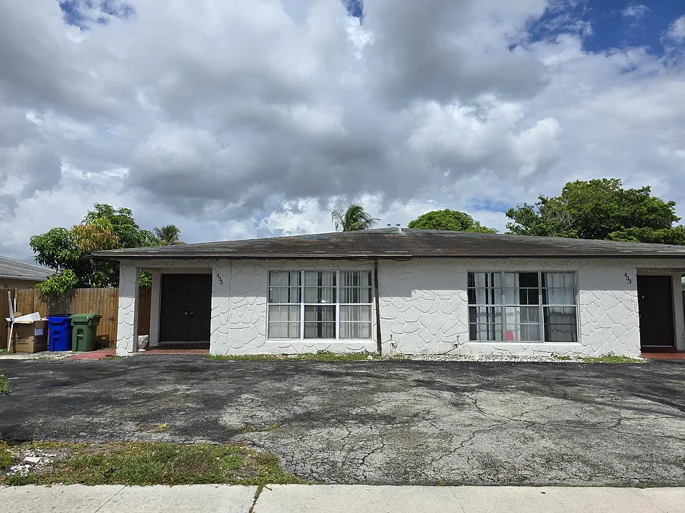 435 SW 61st Ter