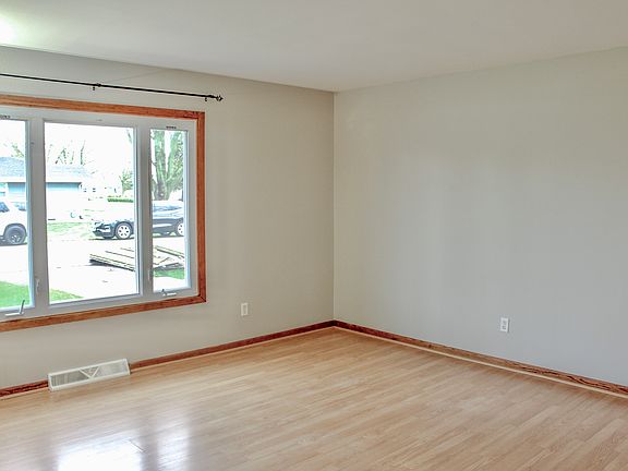 3rd image of 6930 Lone Elm Dr