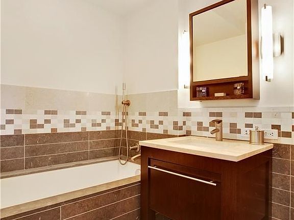5th image of 101 W 24th St APT 14B
