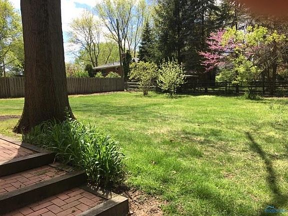4th image of 402 Hillcrest Dr