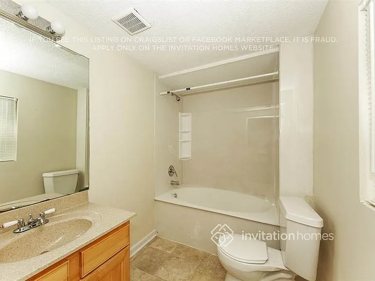323 Princess Ave — Photo 16