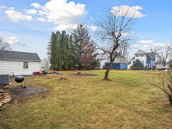 5th image of 606 1st St SE