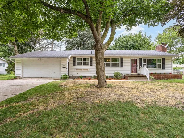 3201 Greenway Dr, Midland, MI 48642