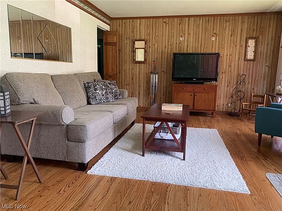 3rd image of 2818 Penny Ln