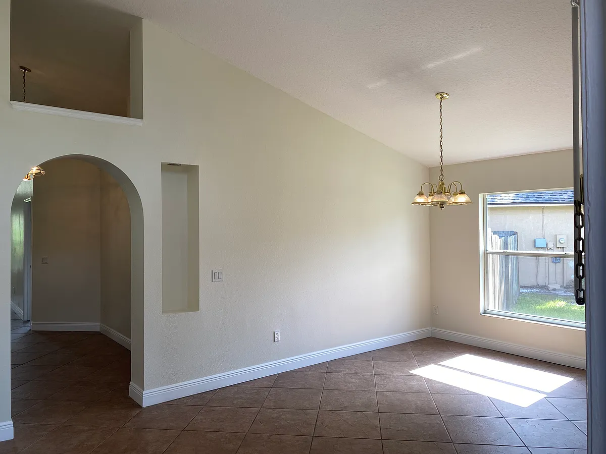 Building Photo - 2409 Clareside Dr