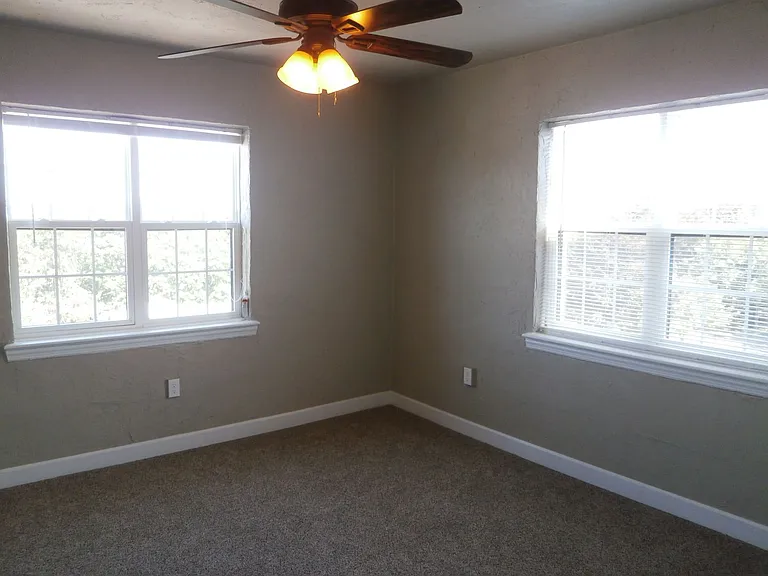 Elm Terrace Apartments — Photo 22