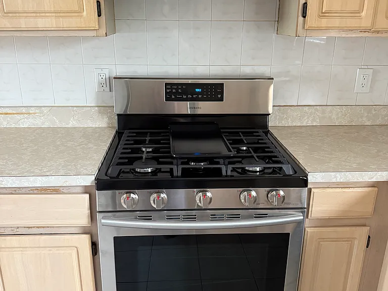 715 Mack Pl #2 — Photo 10
