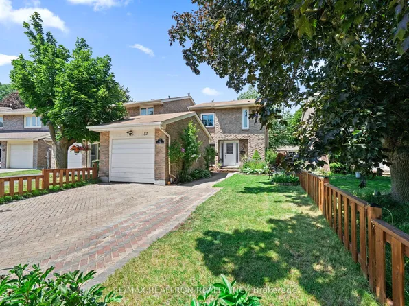 52 Hood Cres, Toronto, ON M1W 3C1
