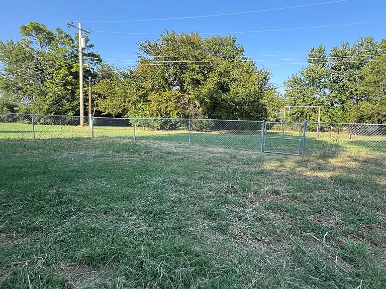 115 Hillside Dr — Photo 4